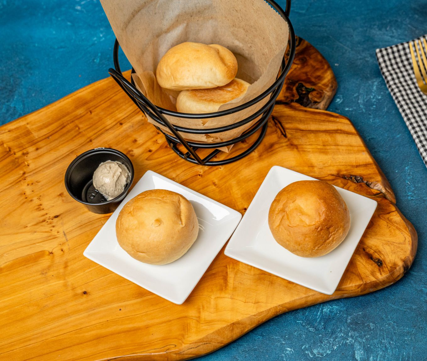 Sides Fresh Rolls Riverwalk Grille 5 19 2025 6578
