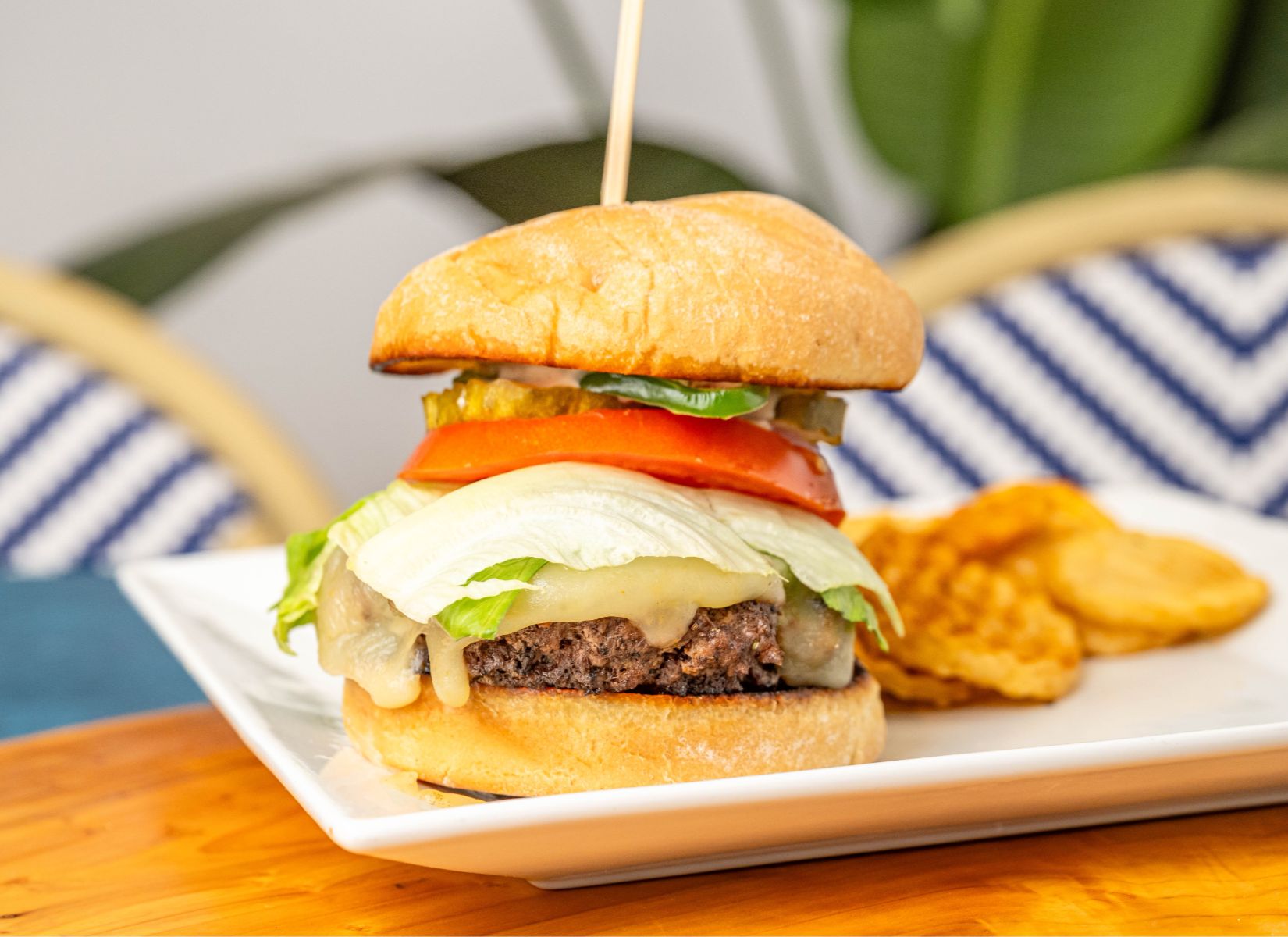 Macon Me Hot Burger Riverwalk Grille 8 28 2025 0860